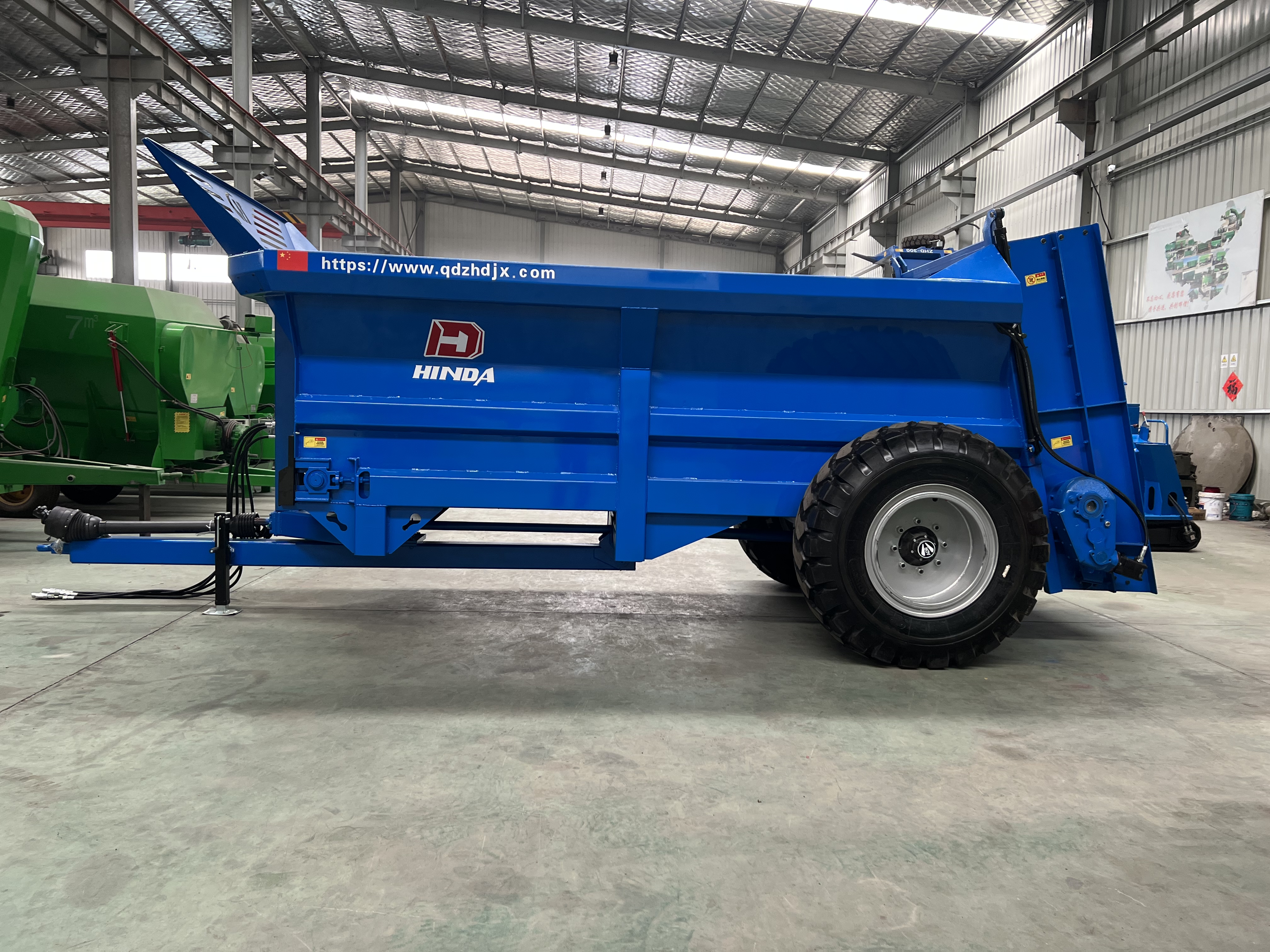 How to use the fertilizer truck for the rational application of farm manure and chemical fertilizer